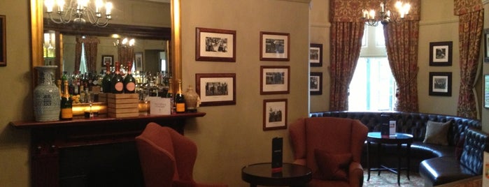 DIADEM Bar & WENTWORTH Lounge | Berystede Hotel is one of Lugares guardados de Martins.