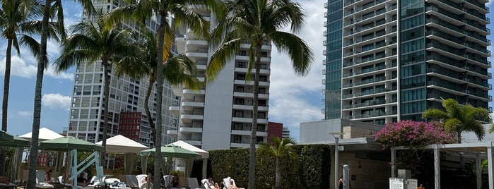 Four Seasons Pool is one of Miami.