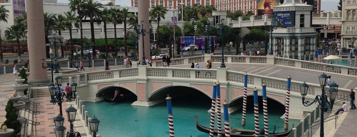 The Venetian Resort Las Vegas is one of Tempat yang Disukai Ailie.