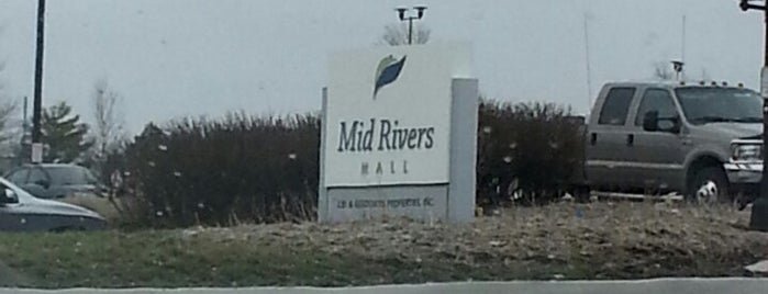 Mid Rivers Mall is one of Locais curtidos por Christina.