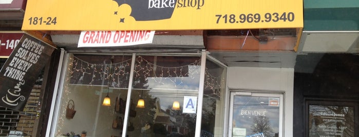 Two Bites Bake Shop is one of Kimmie'nin Kaydettiği Mekanlar.