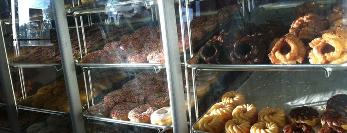 Arizona Donut Co. is one of Tempat yang Disukai gabriel.