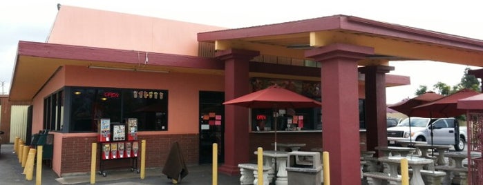 El Merendero Restaurant is one of สถานที่ที่ Edward ถูกใจ.