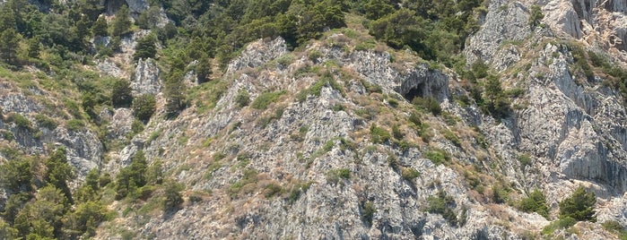 Grotta Bianca is one of สถานที่ที่ Jaqueline ถูกใจ.