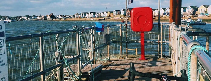 Mudeford Spit Beach is one of clive : понравившиеся места.