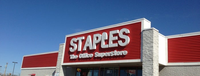 Staples is one of Orte, die Lisa gefallen.