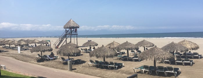 Playa del Grand Bliss is one of Locais curtidos por Laga.