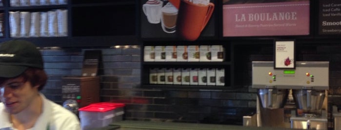 Starbucks is one of Naira 님이 좋아한 장소.