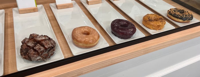 Blue Star Donuts & Coffee is one of Tempat yang Disukai Rex.