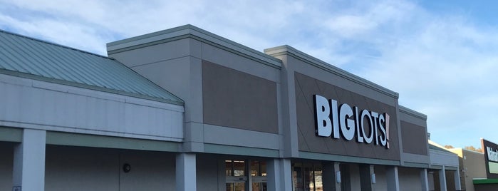 Big Lots is one of สถานที่ที่ Caroline 🍀💫🦄💫🍀 ถูกใจ.