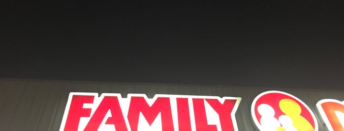 Family Dollar is one of Tempat yang Disukai Caroline 🍀💫🦄💫🍀.