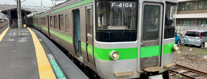 Otaru Station (S15) is one of Lugares favoritos de Tamaki.