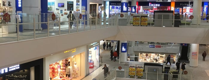 AEON Mall is one of Orte, die ウッシー gefallen.