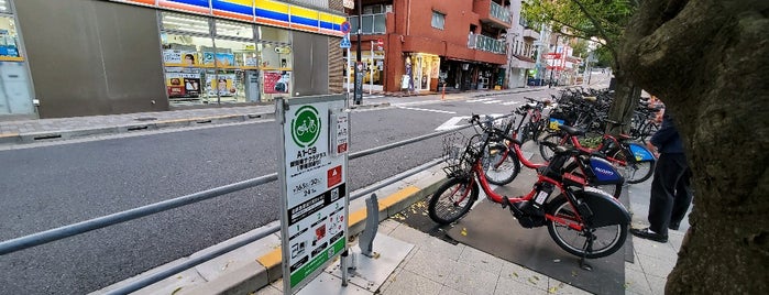 A1-08. Iidabashi Sakura Terrace (Waseda St.) - Chiyoda-ku Bike Sharing is one of 🚲  千代田区コミュニティサイクル ちよくる.