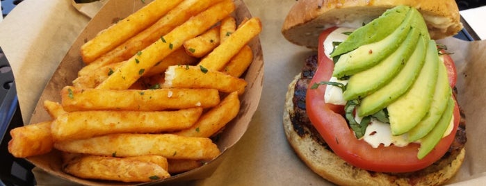 G Burger - Irvine is one of Lugares favoritos de Martin D..