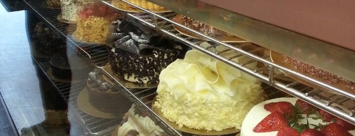 Swiss Pastries is one of Tempat yang Disukai Cécile.