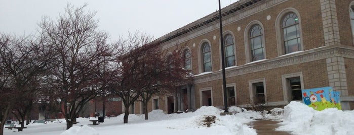 Somerville Public Library Central Branch is one of Tempat yang Disukai J.