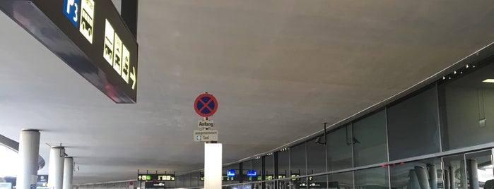 빈 국제공항 (VIE) is one of Áustria.