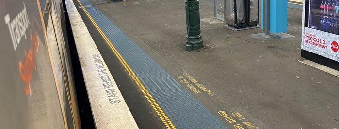 Platforms 1 & 2 is one of Sydney Trains (K to T).