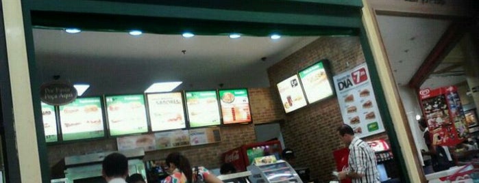 Subway is one of Orte, die Alexandre gefallen.