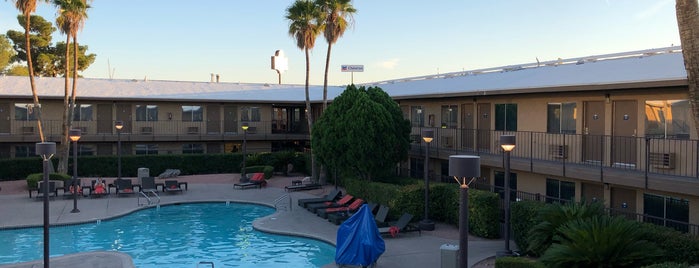 Days Inn Pool Side is one of Las Vegas Love.