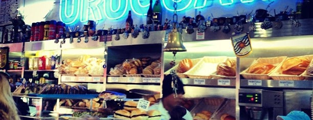 La Gran Uruguaya Bakery is one of สถานที่ที่ Nicole ถูกใจ.
