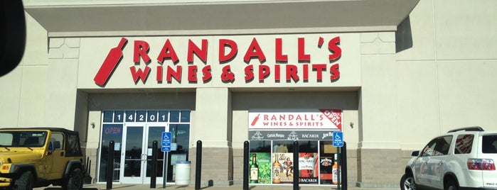 Randall's Wines & Spirits is one of Tempat yang Disukai Lee Ann.