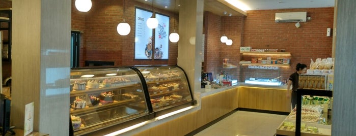 Capital Bakery & Cake is one of Tempat yang Disukai Onnie.
