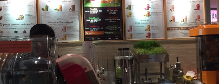 Jamba Juice is one of Lily'in Beğendiği Mekanlar.