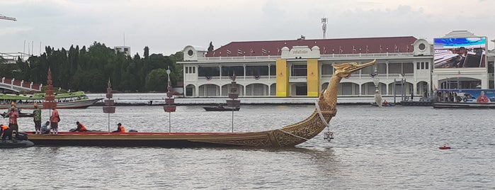 ท่าราชวรดิษฐ์ is one of สถานที่ที่ Ksenia ถูกใจ.