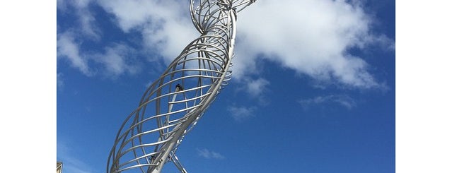 Queen Elizabeth II Bridge is one of Ireland.