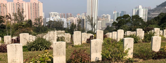 Sai Wan War Cemetery is one of Orte, die Robert gefallen.