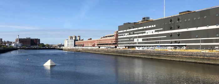 Fort Point Channel is one of Matthew : понравившиеся места.