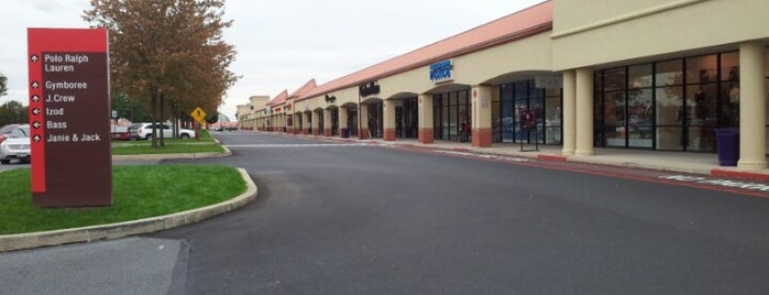 Tanger Outlets Hershey is one of Posti che sono piaciuti a Michael.