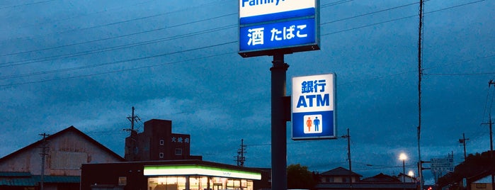 ファミリーマート 日高町鶴岡店 is one of 兵庫県但馬地方のコンビニエンスストア.