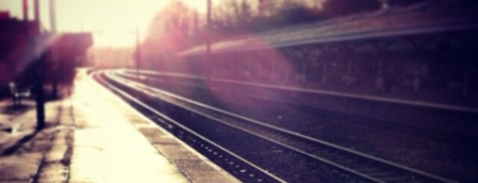 Witley Railway Station (WTY) is one of Posti che sono piaciuti a Anthony.