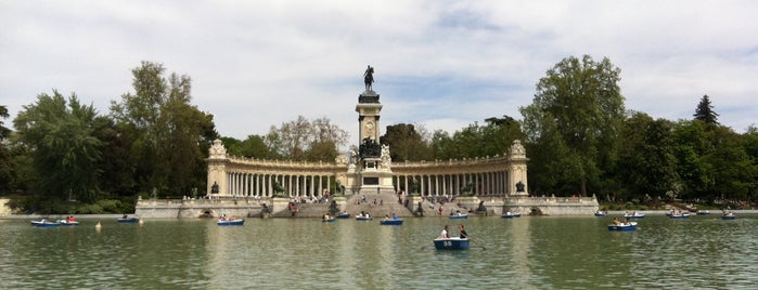 Parque del Retiro is one of Zach's Saved Places.