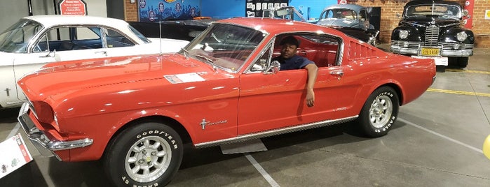 Automobile Driving Museum is one of Posti che sono piaciuti a Greg.