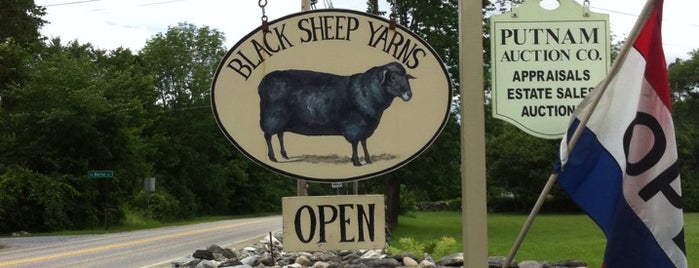 Black Sheep Yarns is one of Tempat yang Disukai Amanda.