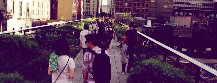 High Line Pizza is one of Tempat yang Disimpan Anna.