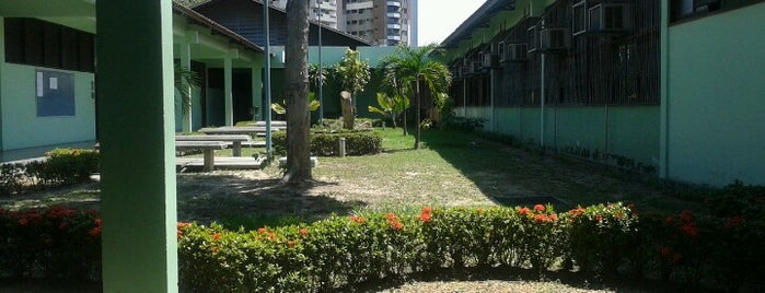 UEA - Escola Superior de Tecnologia is one of สถานที่ที่ Carla ถูกใจ.