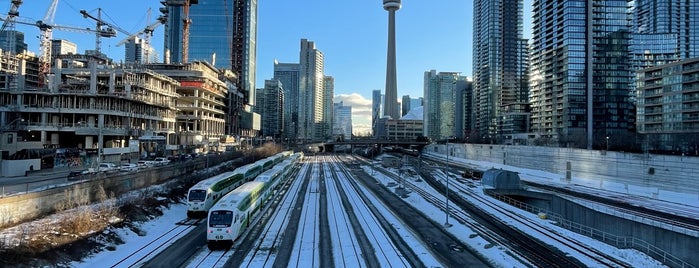 CityPlace Pedestrian Bridge is one of Jason'un Beğendiği Mekanlar.