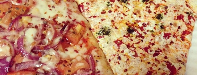 Caruso Pizzeria & Restaurant is one of Casie'nin Beğendiği Mekanlar.