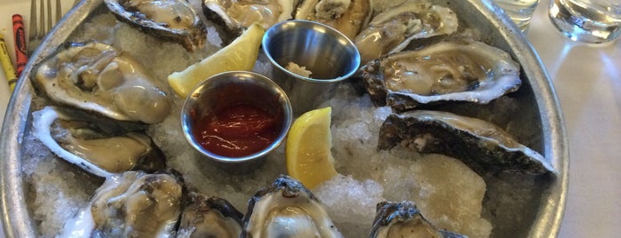 Superior Seafood & Oyster Bar is one of NOLA Eats.