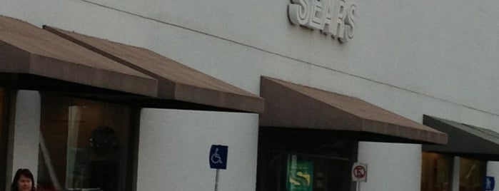 Sears is one of Lugares favoritos de Fatima.