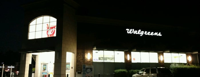 Walgreens is one of Locais curtidos por Ronald.