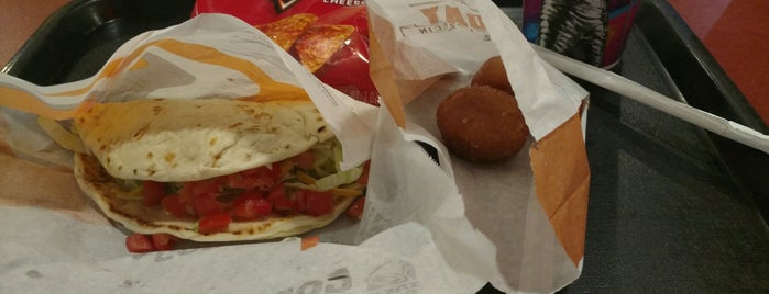 Taco Bell is one of Ya'akov : понравившиеся места.