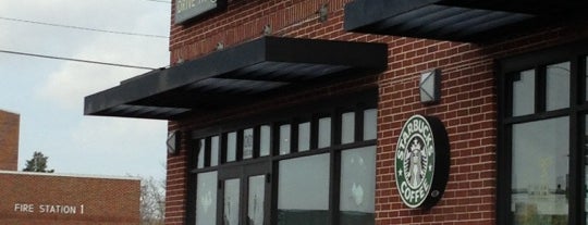 Starbucks is one of Lugares favoritos de Lyric.