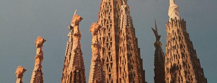 Basílica de la Sagrada Família is one of สถานที่ที่ Aline ถูกใจ.