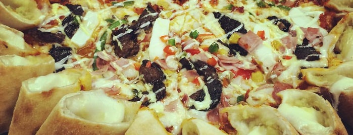 K Pizza & Deli is one of Joanさんの保存済みスポット.